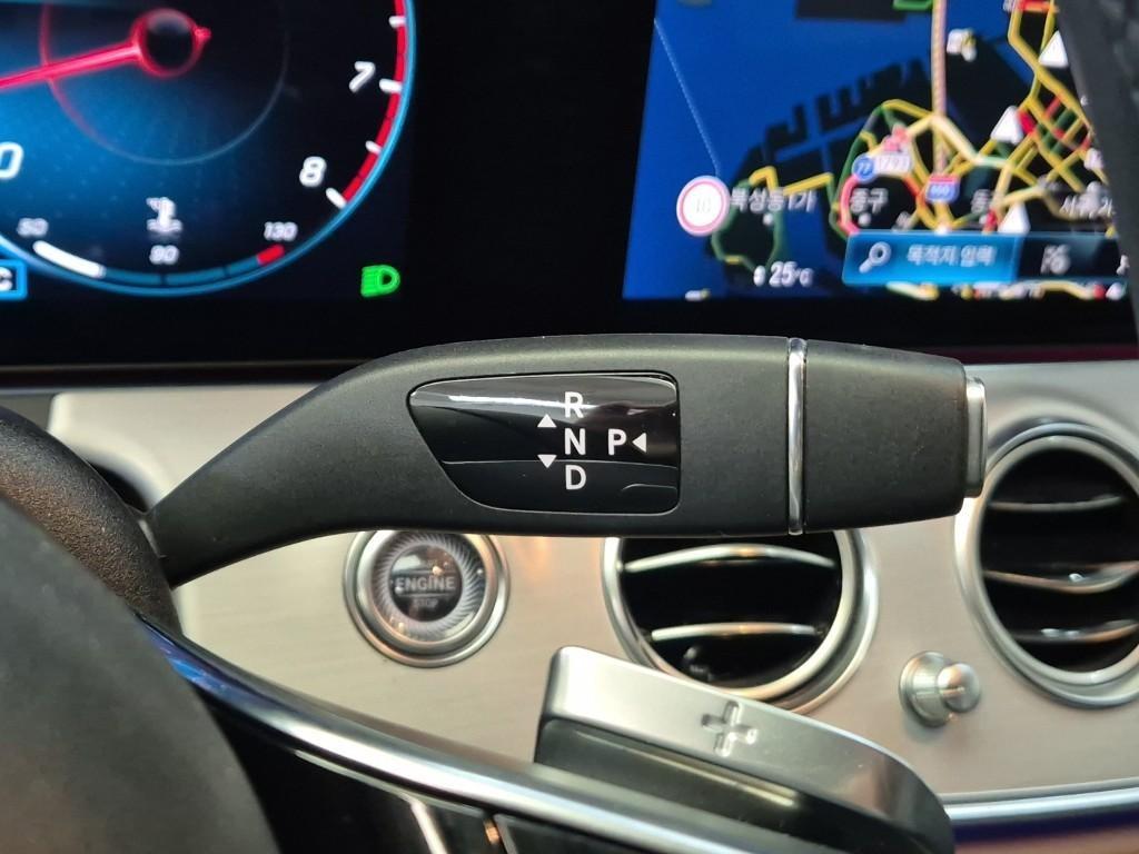 Mercedes Benz E class - Vista 8