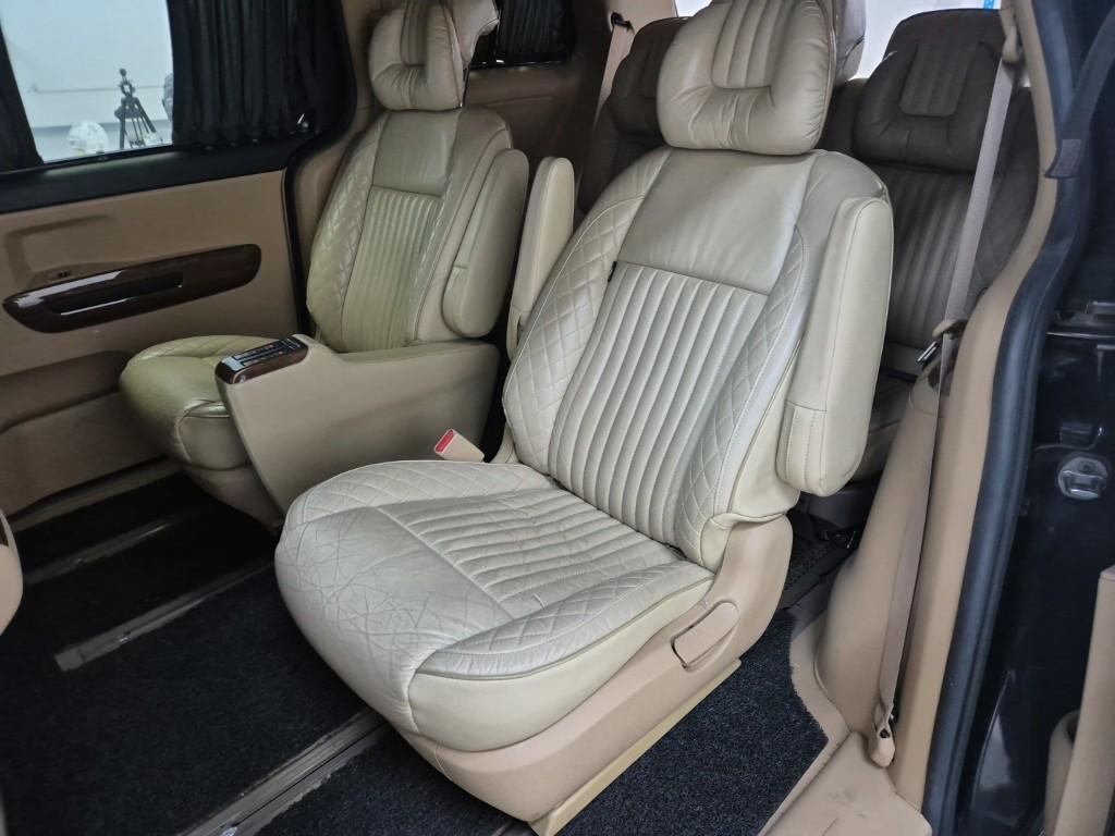 KIA Carnival - Vista 12