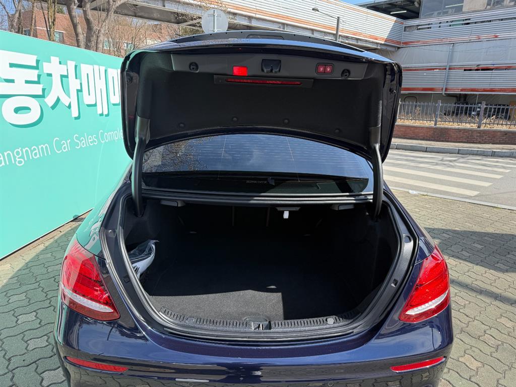 Mercedes Benz E class - Vista 6