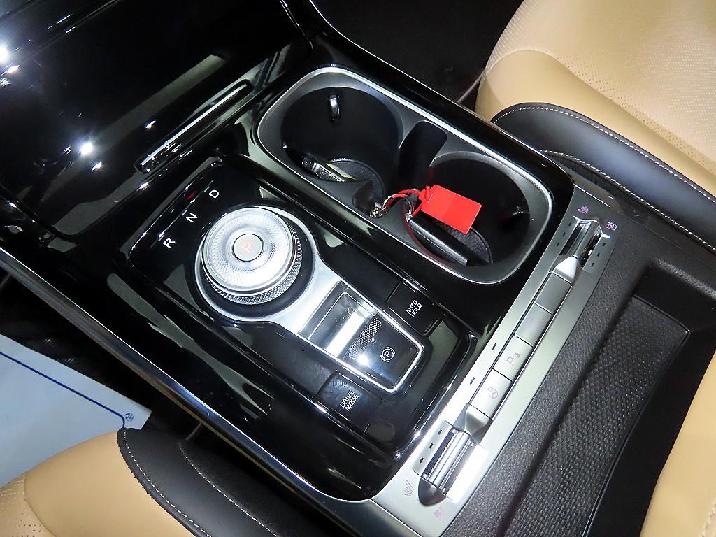 KIA Carnival - Vista 12