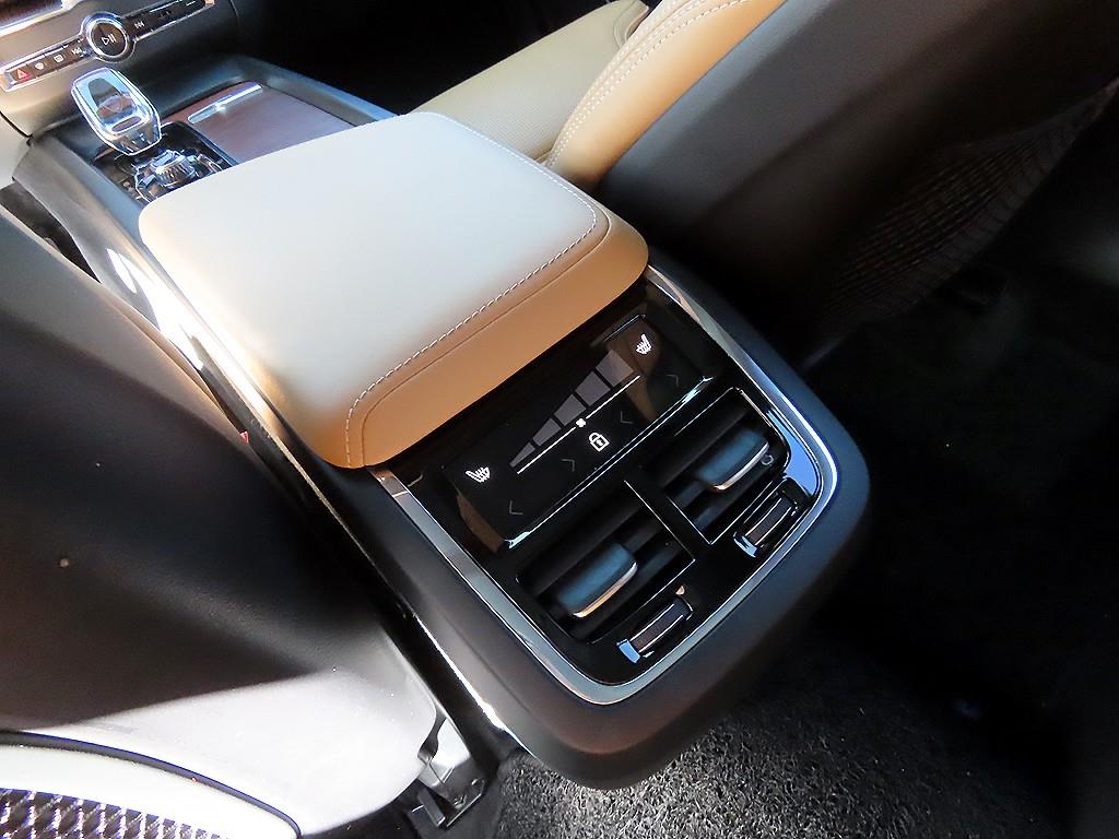 Volvo XC60 2023 Negro - Importación desde Corea - HF Imports Iquique - Foto 16