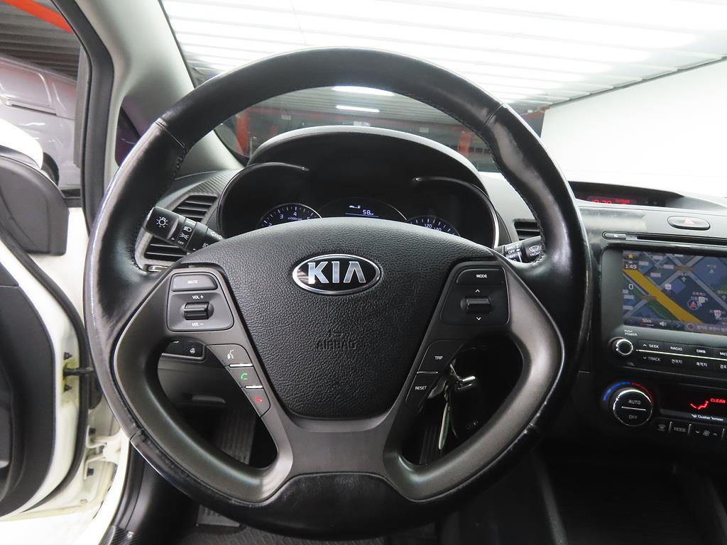 KIA K3 - Vista 8