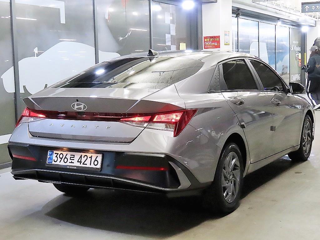 HYUNDAI Avante - Vista 4