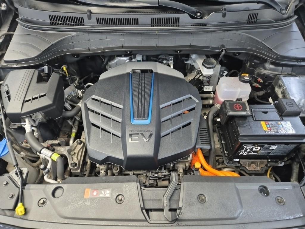 HYUNDAI Kona - Vista 5