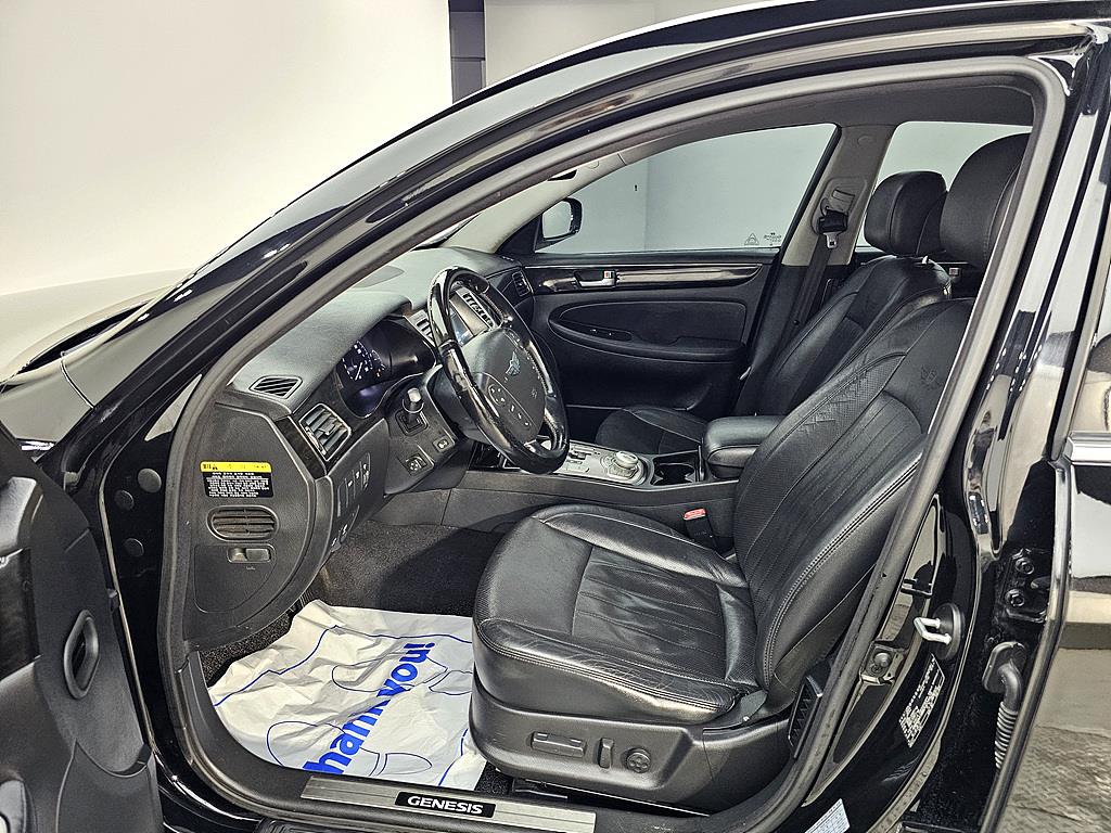 HYUNDAI Genesis - Vista 8