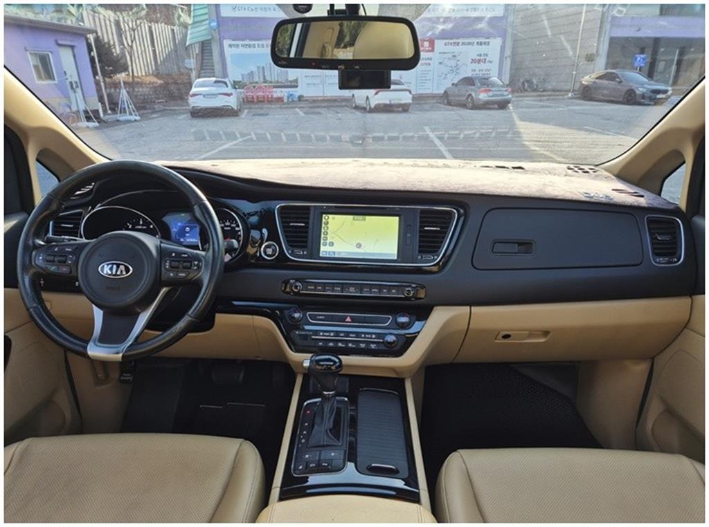 KIA Carnival - Vista 10