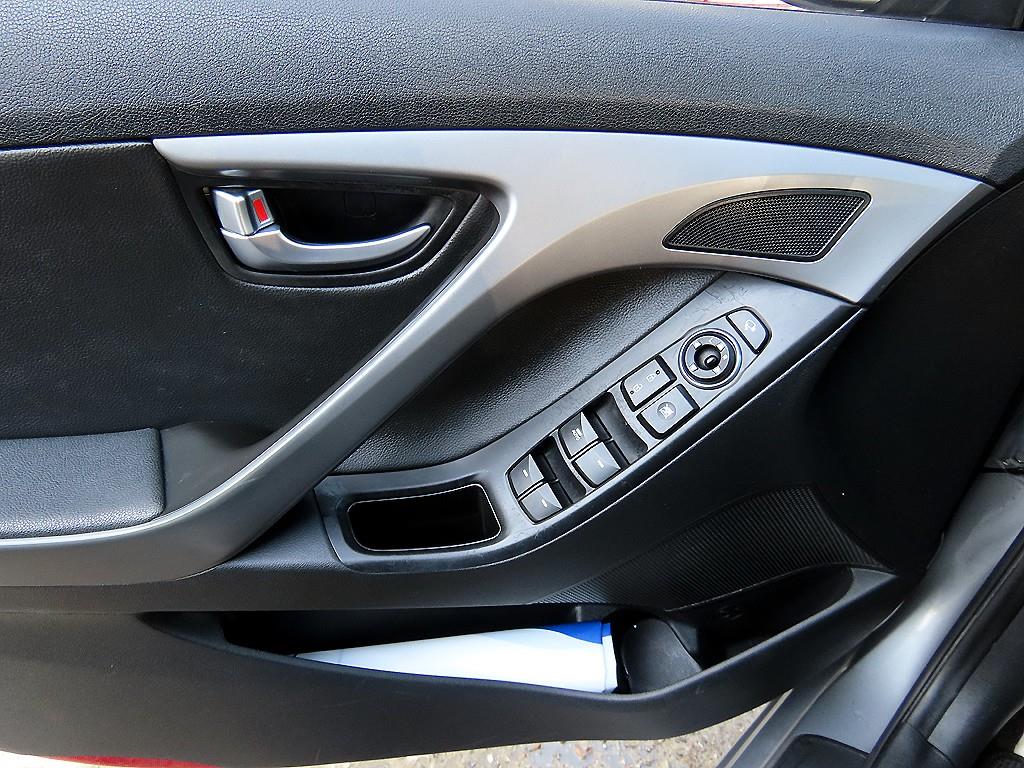 HYUNDAI Avante - Vista 11