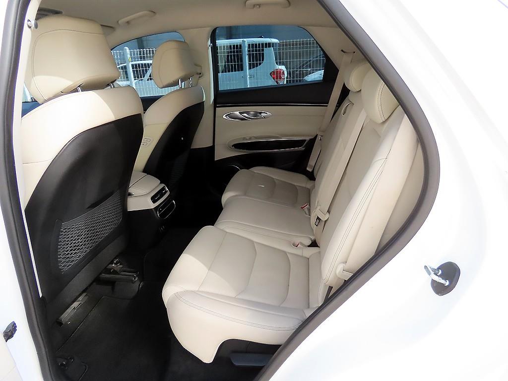 Genesis GV70 - Vista 6