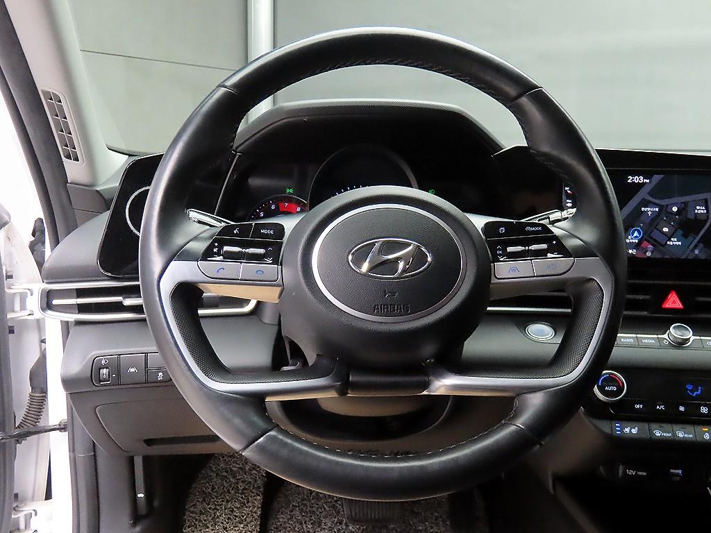 HYUNDAI Avante - Vista 9