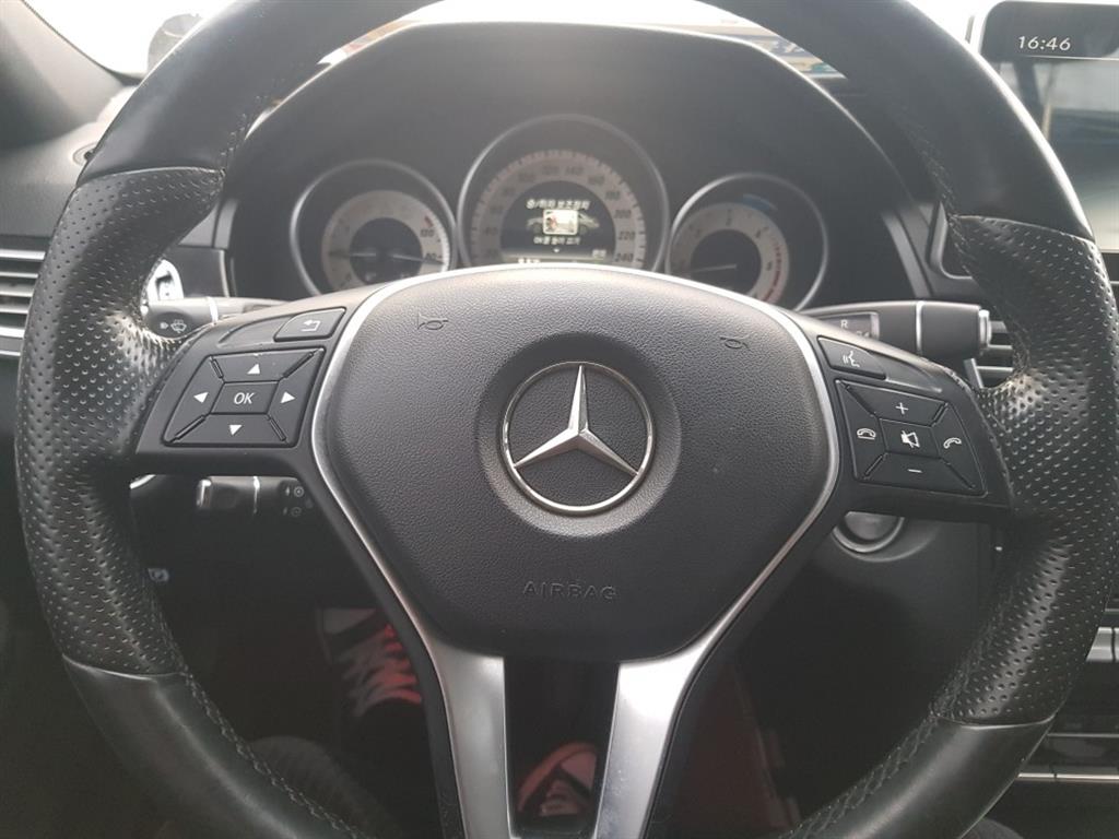 Mercedes Benz E class - Vista 4