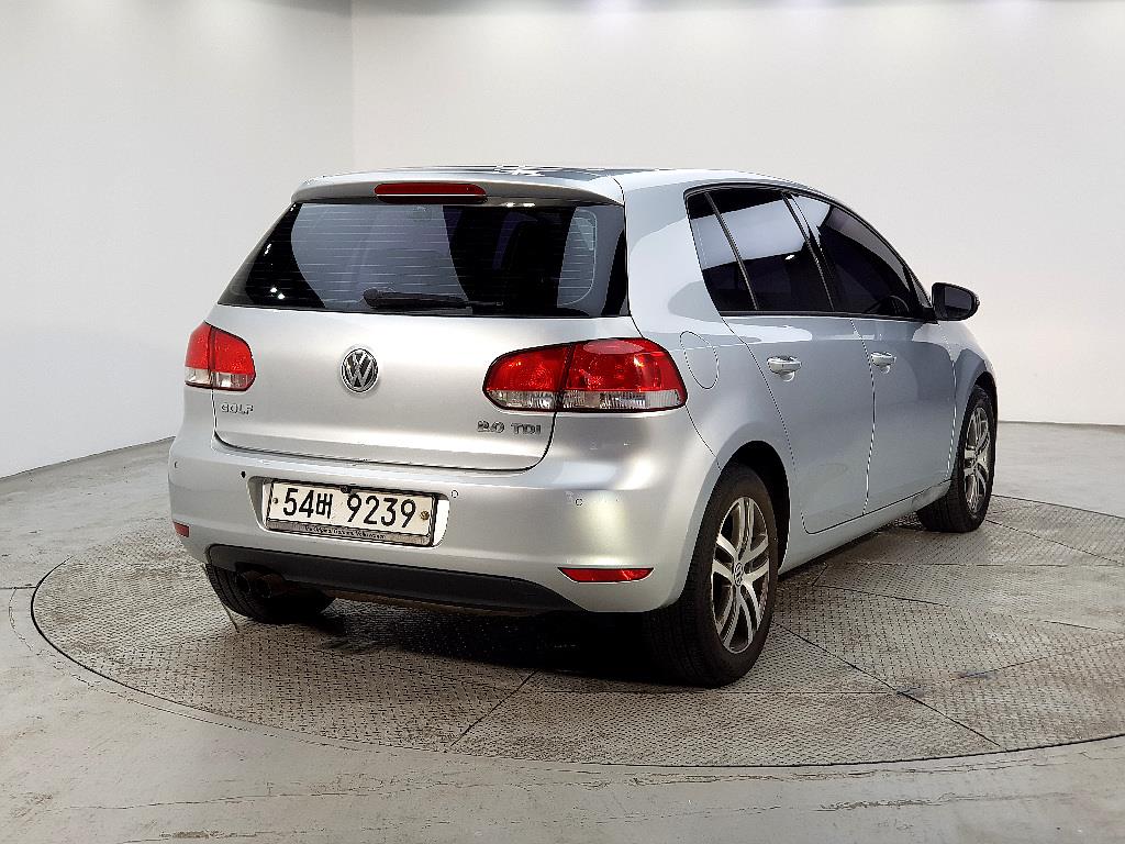 Volkswagen Golf - Vista 4