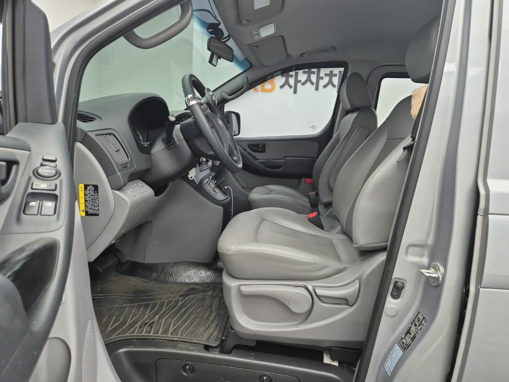 HYUNDAI Starex - Vista 11