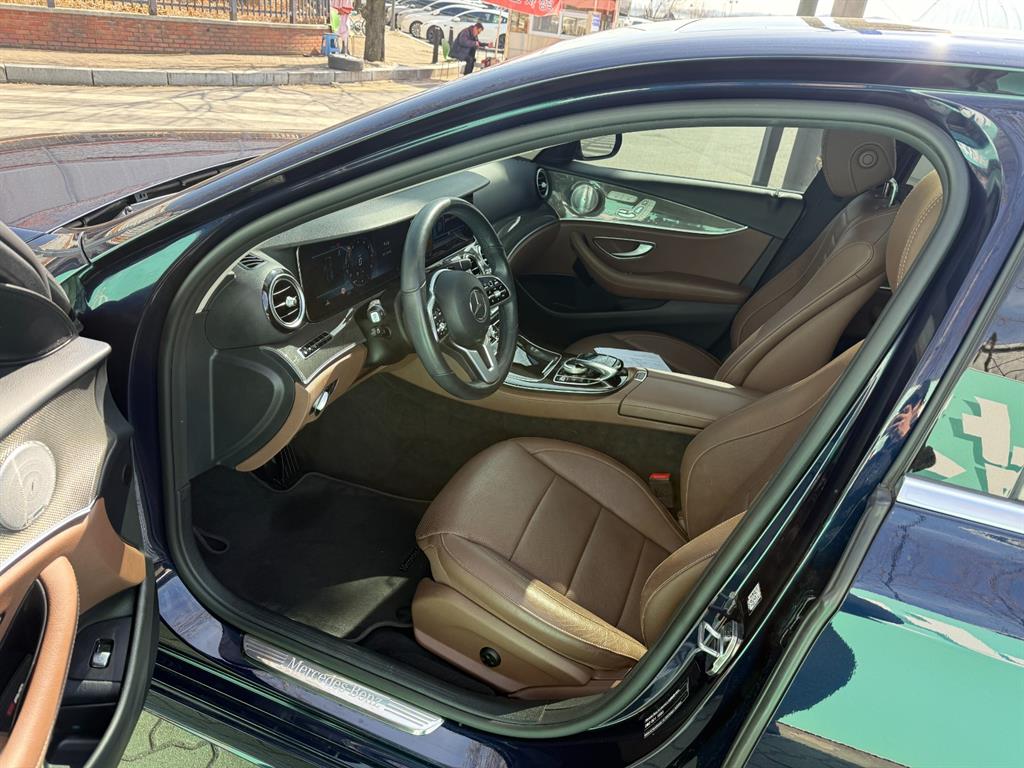 Mercedes Benz E class - Vista 9