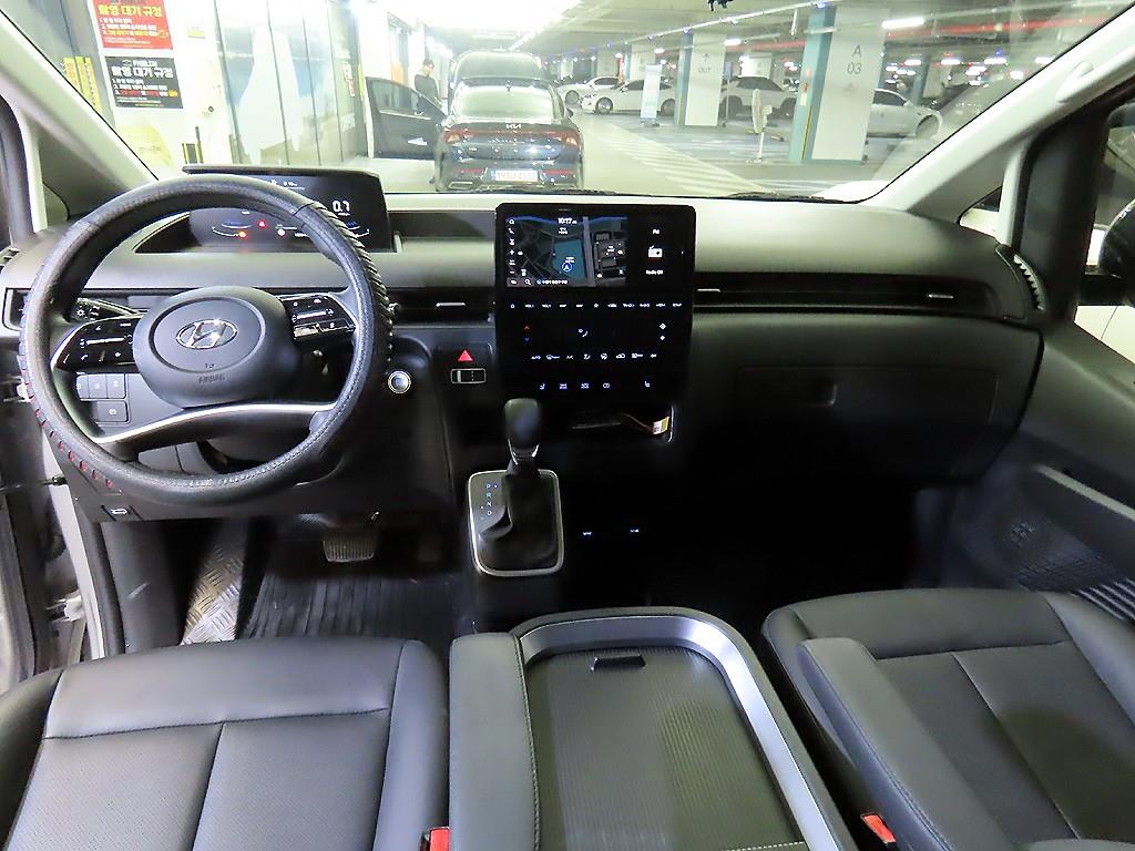 HYUNDAI Staria - Vista 10