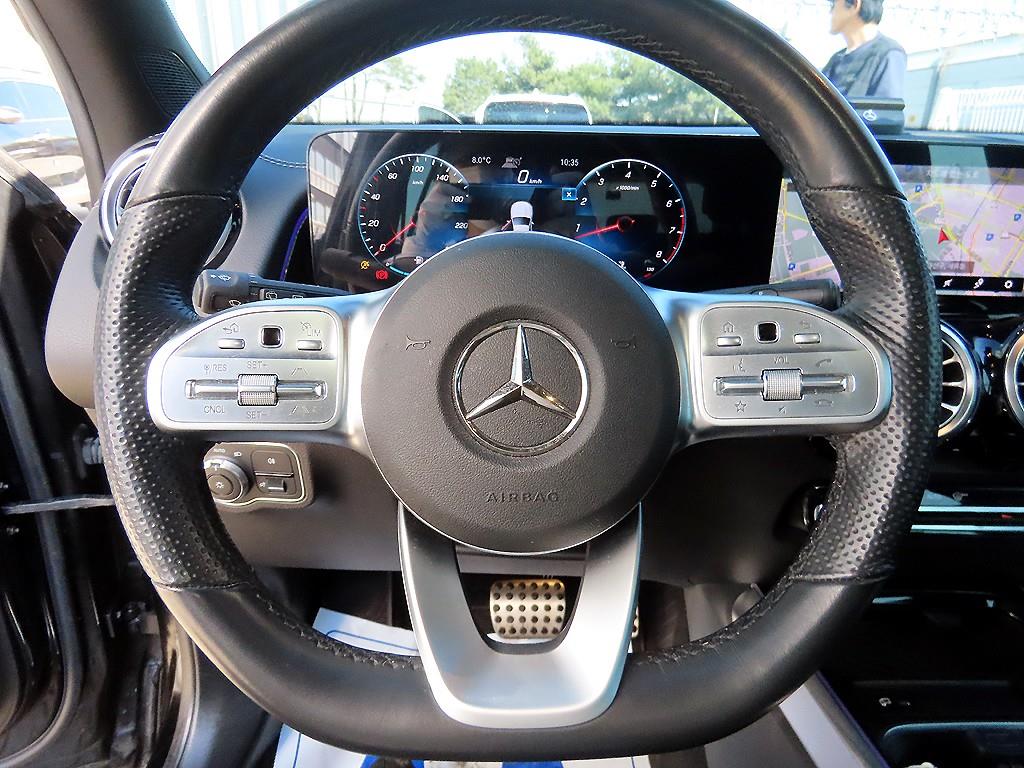 Mercedes Benz GLB Class - Vista 8