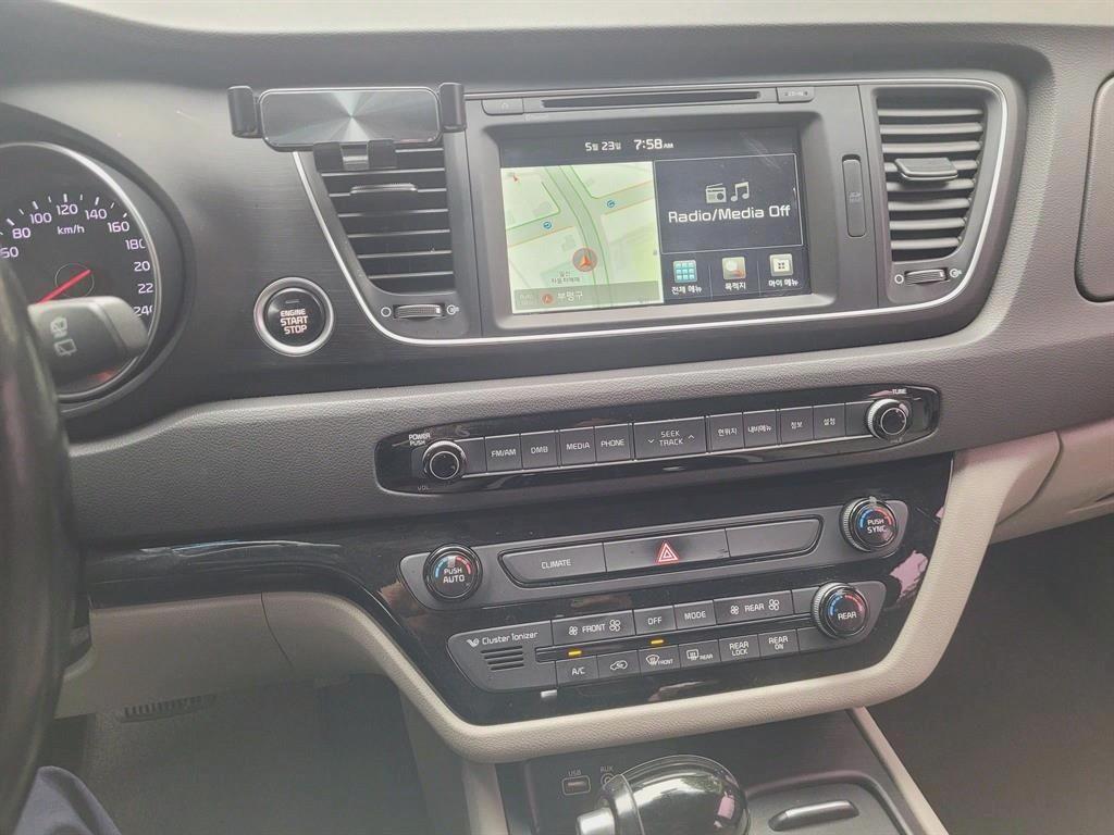 KIA Carnival - Vista 11