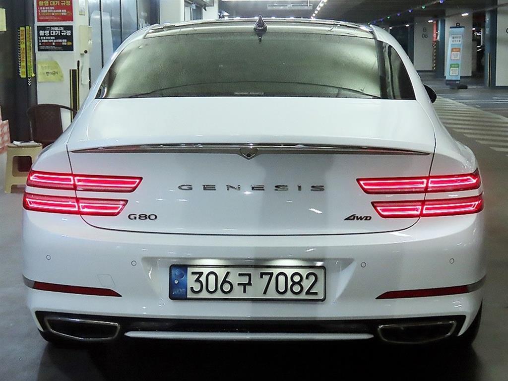 Genesis G80 - Vista 9