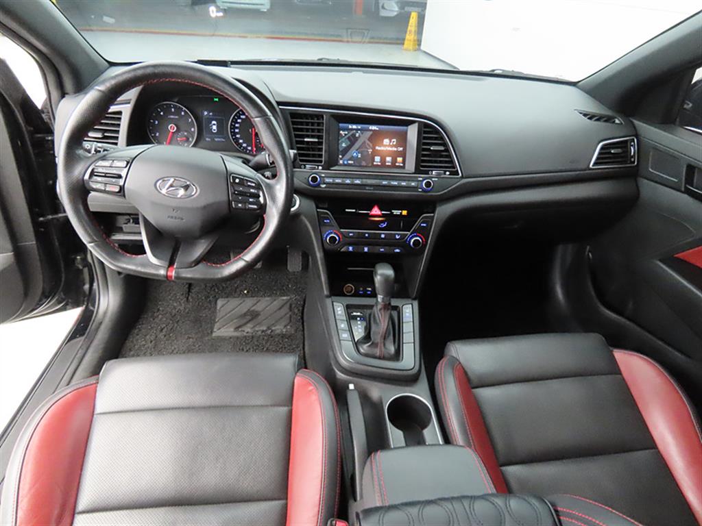 HYUNDAI Avante - Vista 7