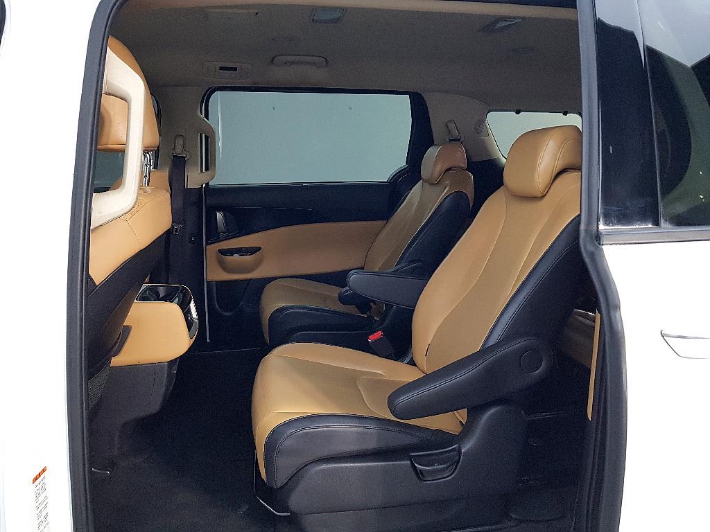 KIA Carnival - Vista 9