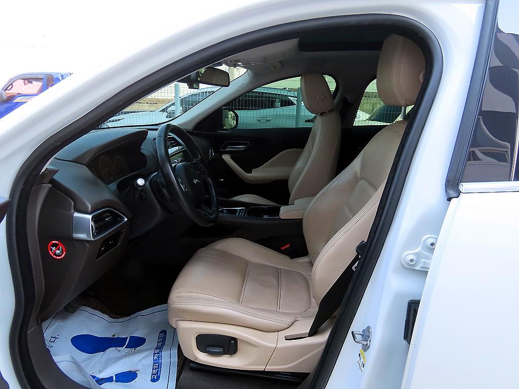 Jaguar F-PACE - Vista 5