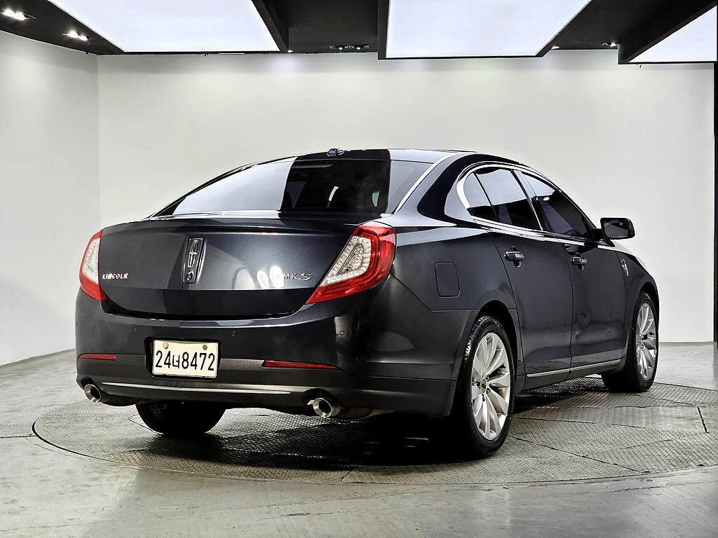 Lincoln MKS - Vista 4