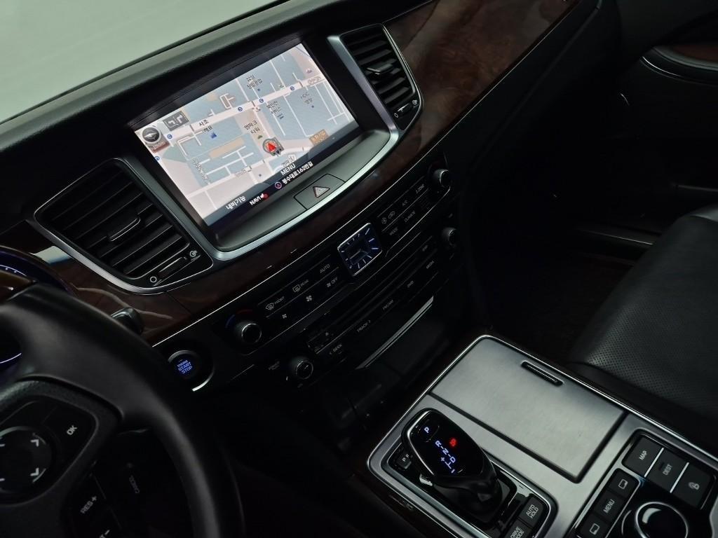 HYUNDAI Equus - Vista 10