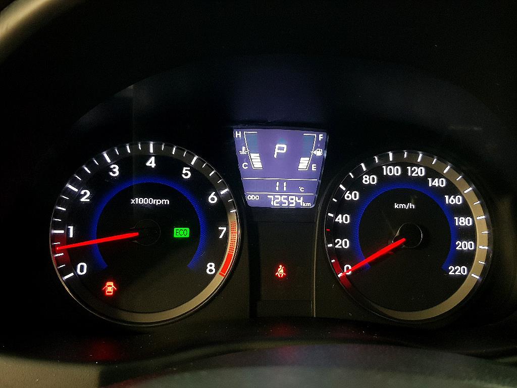 HYUNDAI Accent - Vista 7