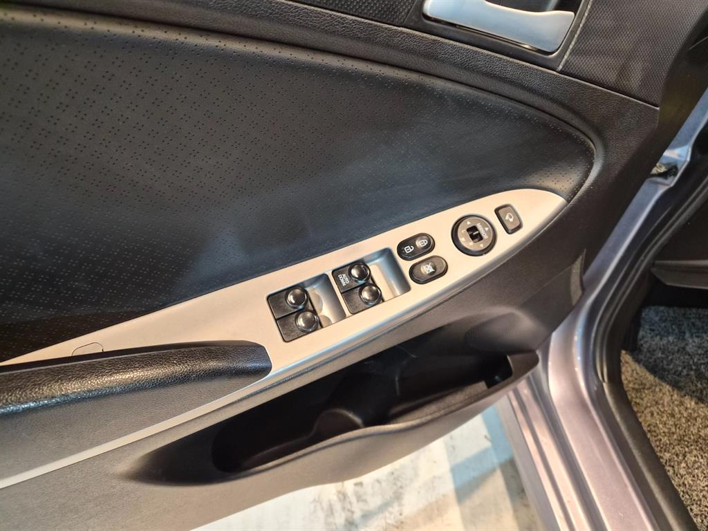 HYUNDAI Accent - Vista 11