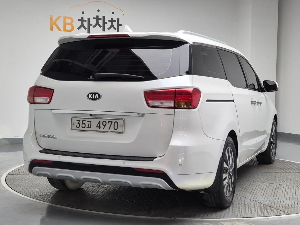 KIA Carnival - Vista 4