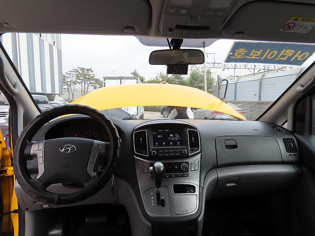 HYUNDAI Starex - Vista 8