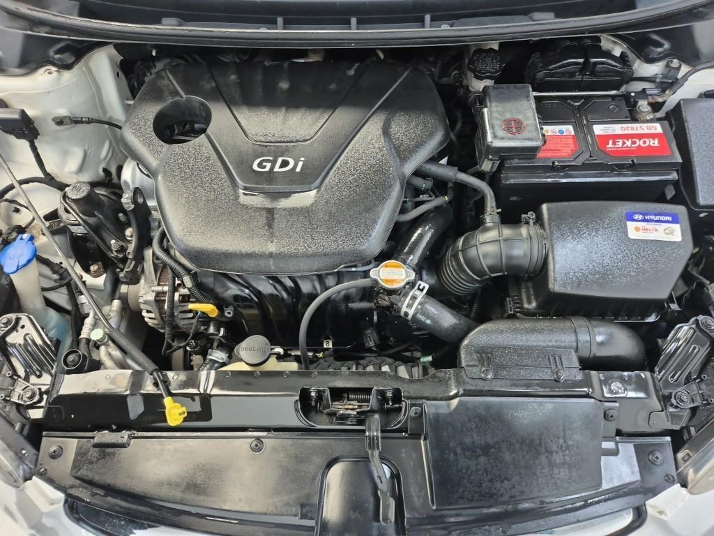 HYUNDAI Avante - Vista 5