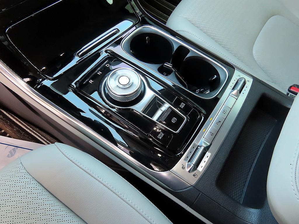 KIA Carnival - Vista 10