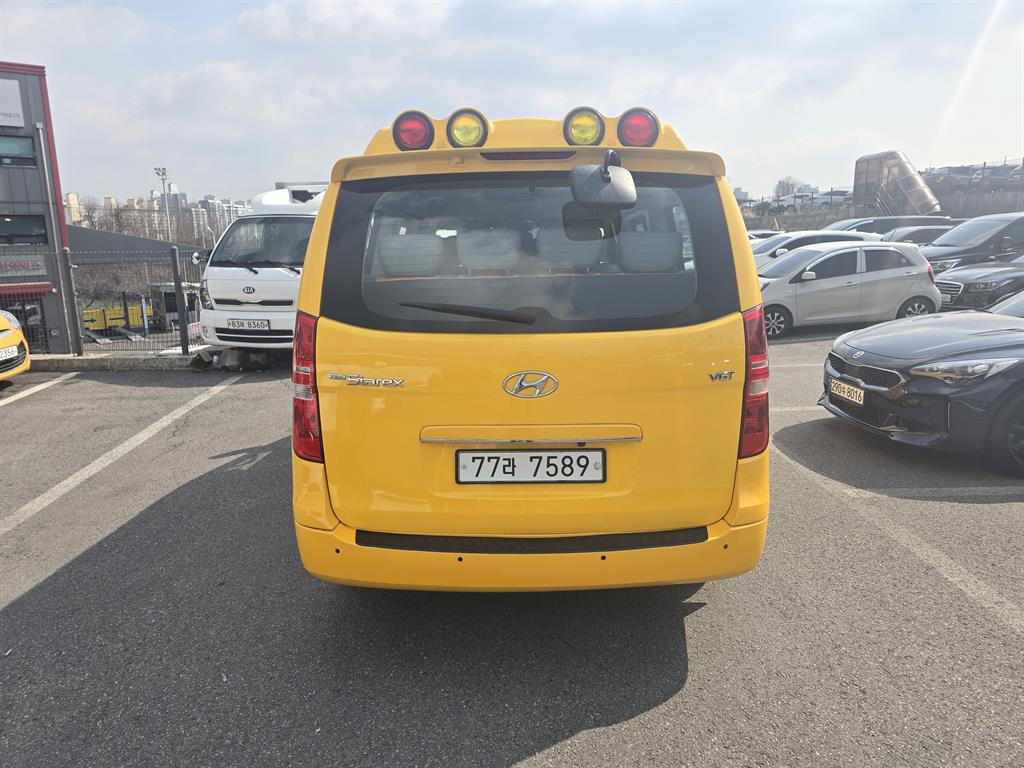 HYUNDAI Starex - Vista 6