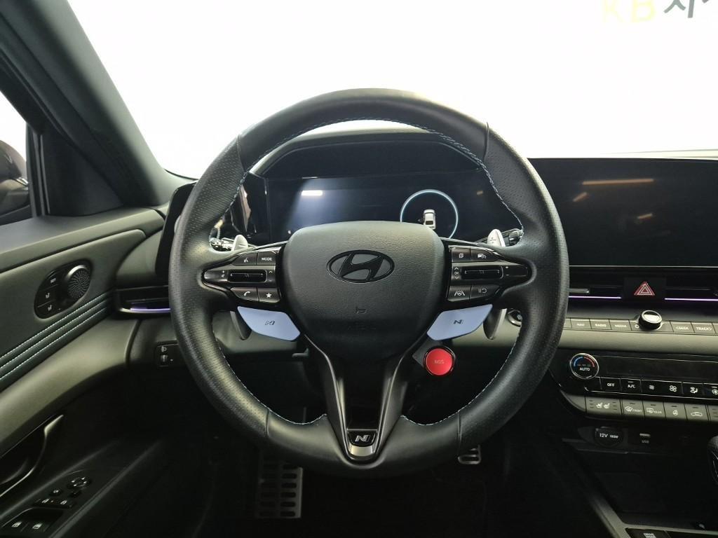 HYUNDAI Avante - Vista 9