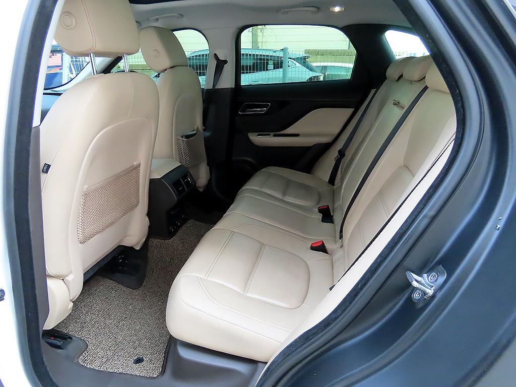 Jaguar F-PACE - Vista 6