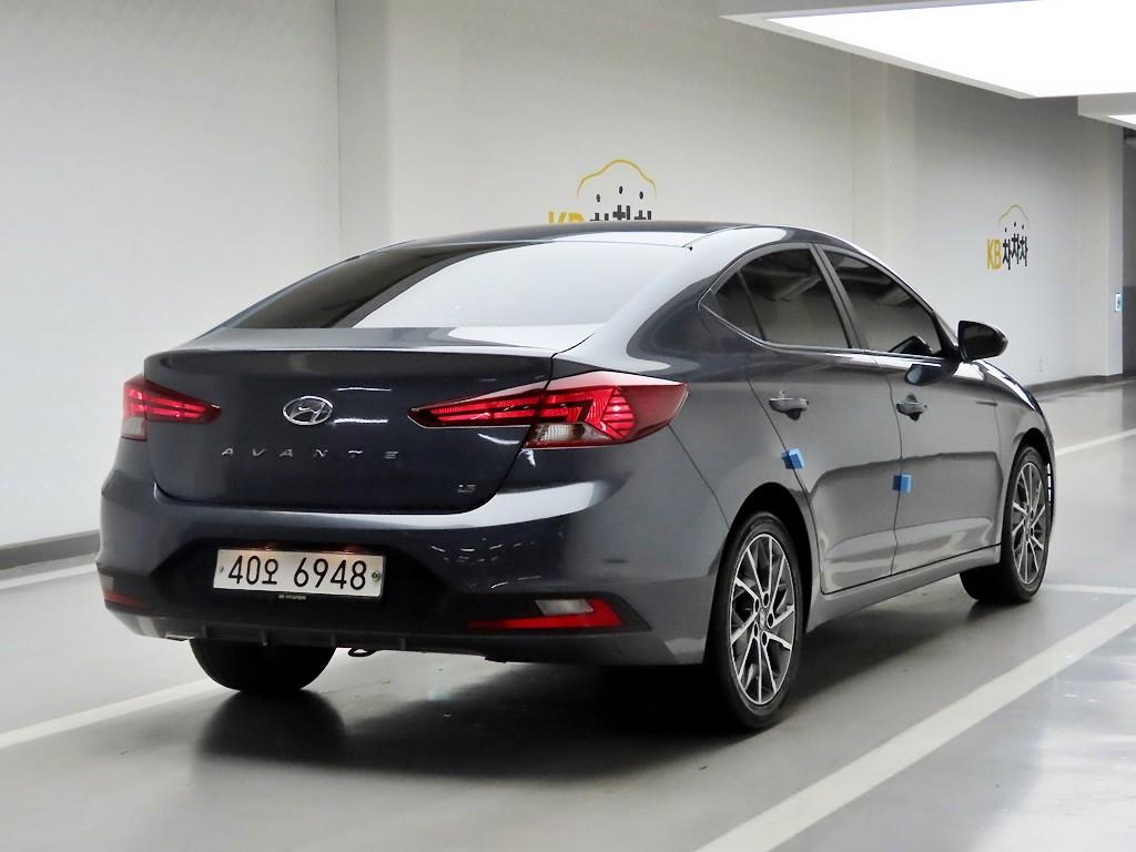 HYUNDAI Avante - Vista 4