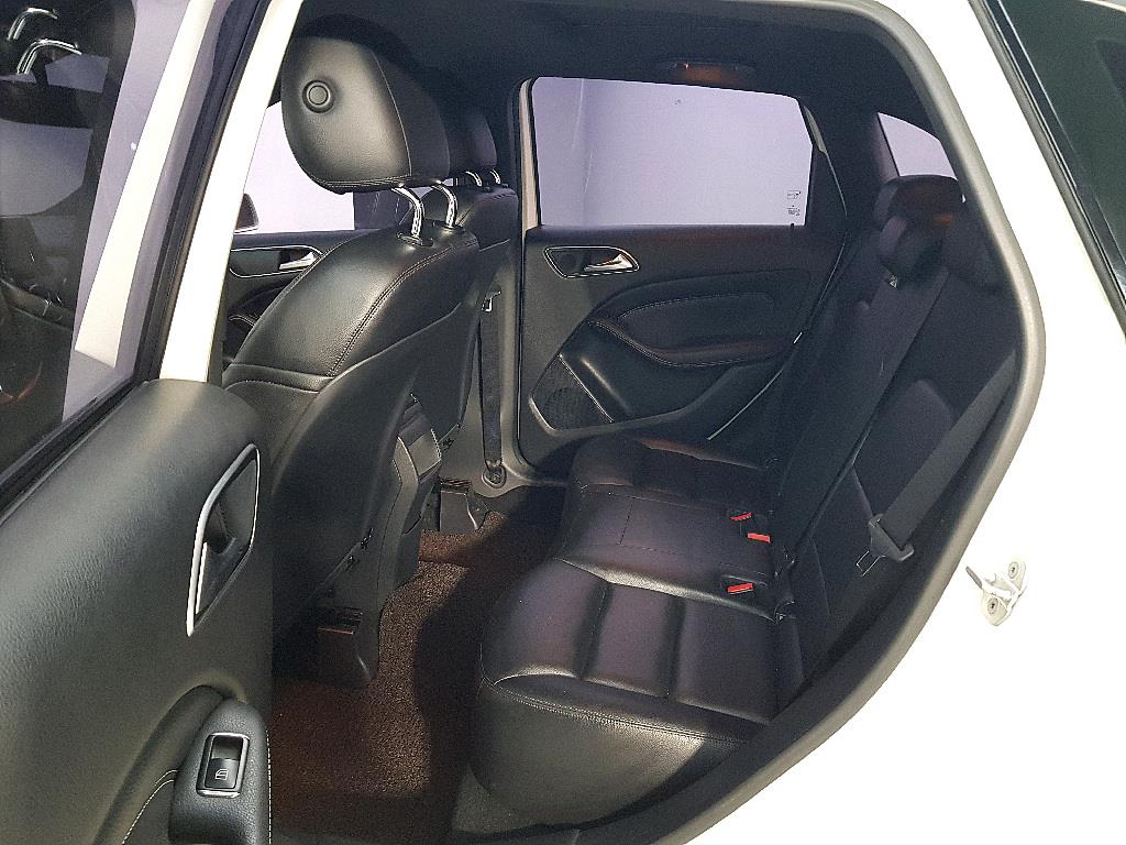 Mercedes Benz B Class (MY B) - Vista 9