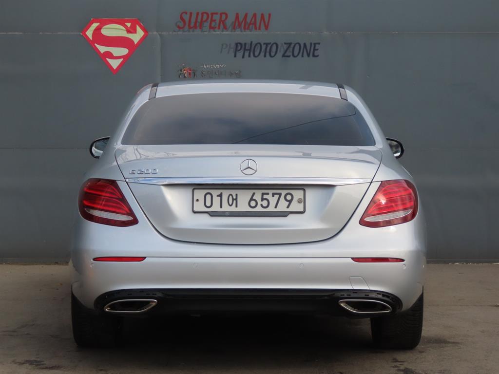 Mercedes Benz E class - Vista 7