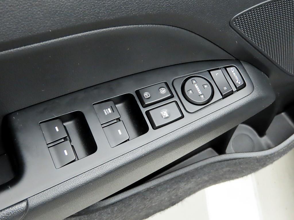 HYUNDAI Avante - Vista 11