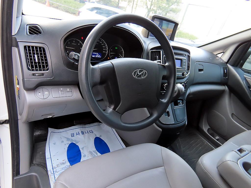 HYUNDAI Starex - Vista 7