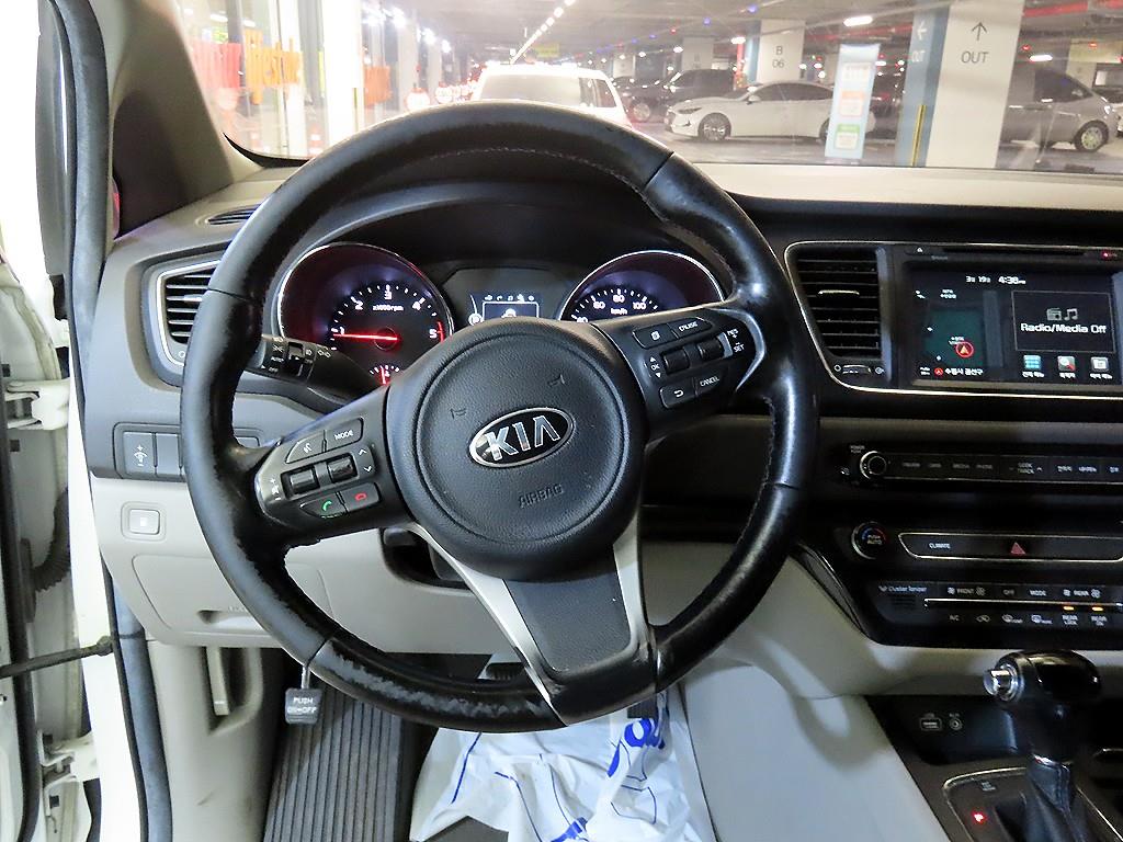 KIA Carnival - Vista 9