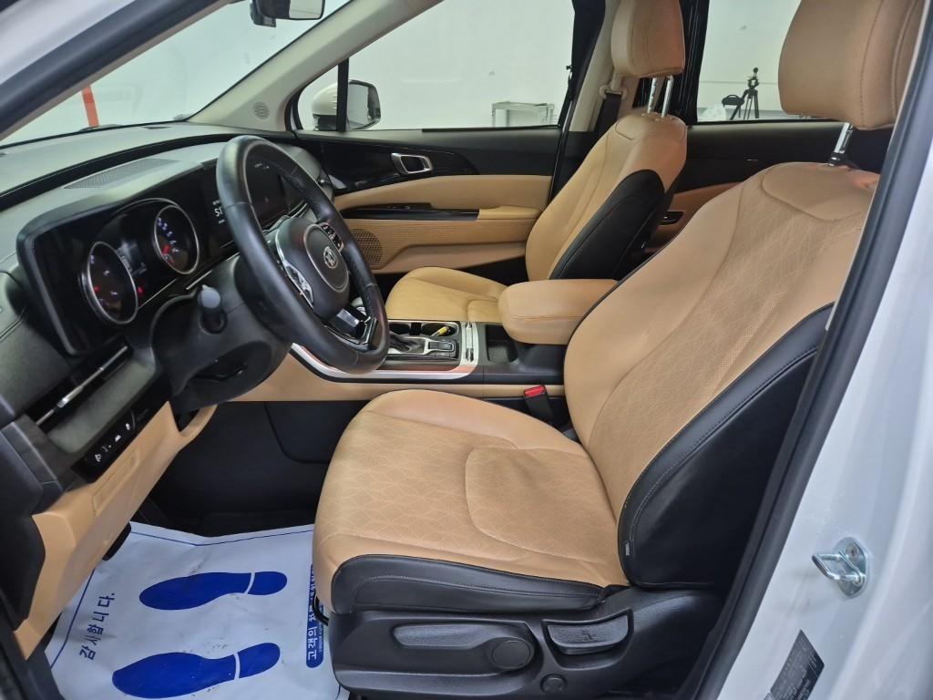 KIA Carnival - Vista 11