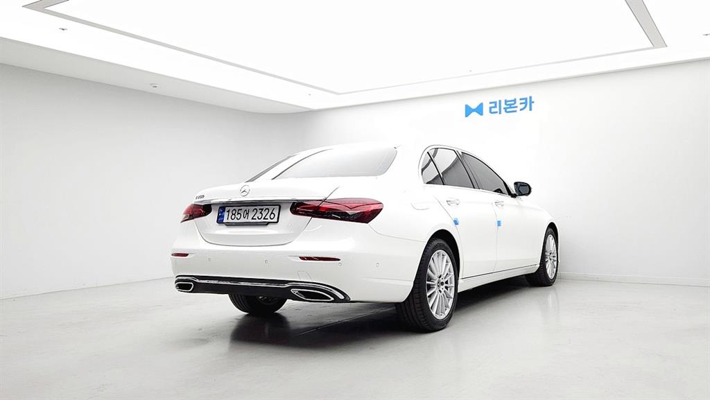 Mercedes Benz E class - Vista 4