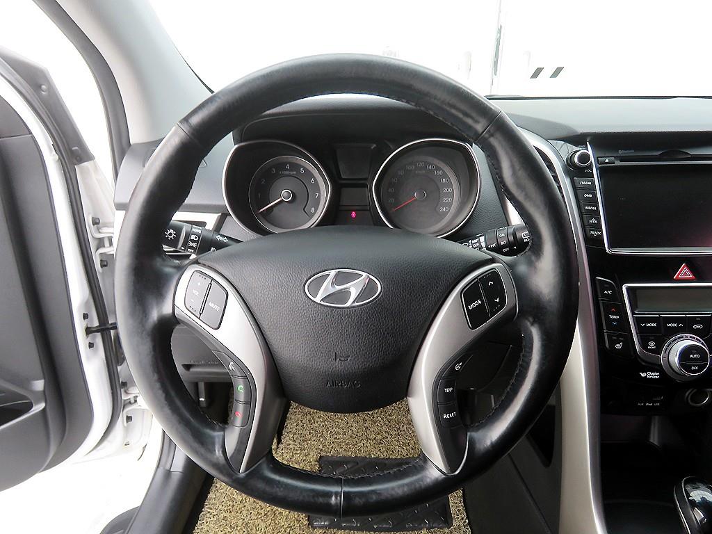 HYUNDAI i30 - Vista 9