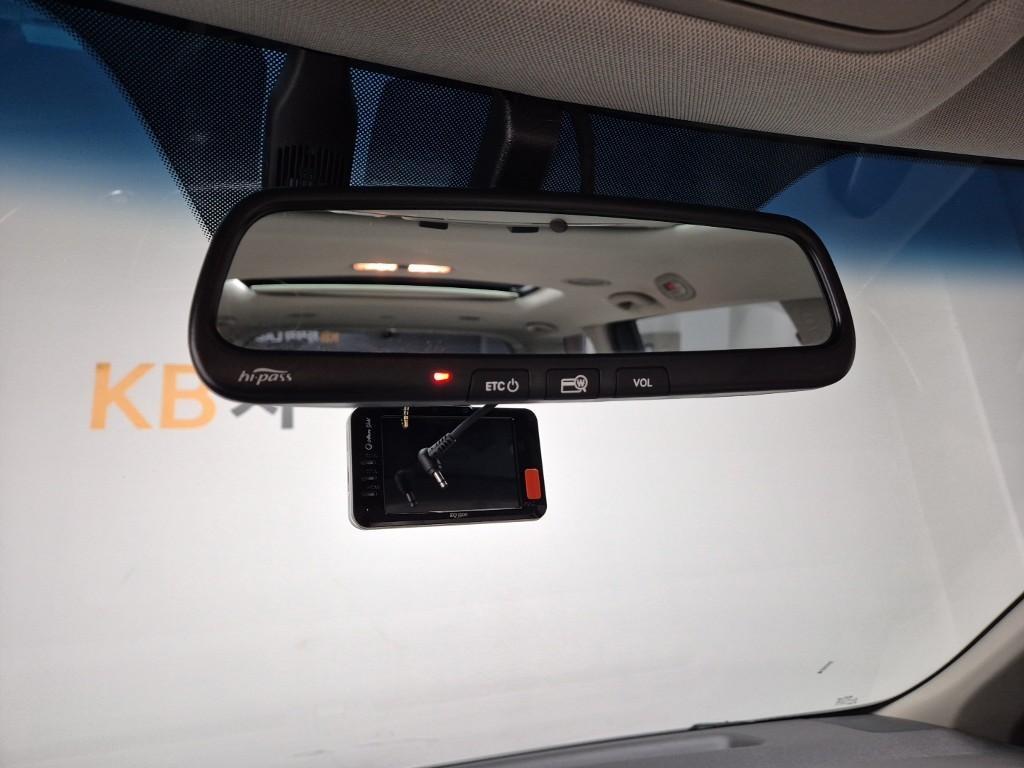 KIA Carnival - Vista 8