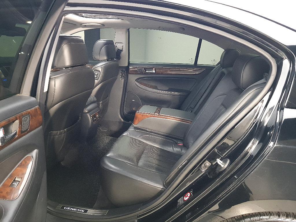 HYUNDAI Genesis - Vista 9