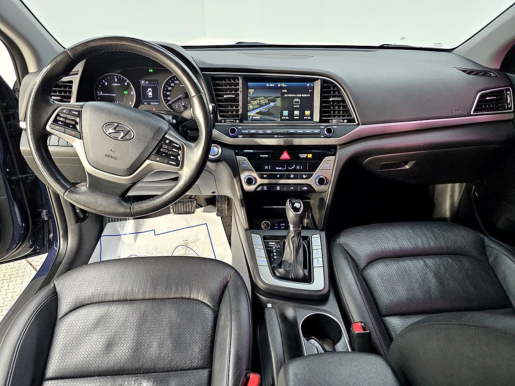 HYUNDAI Avante - Vista 5