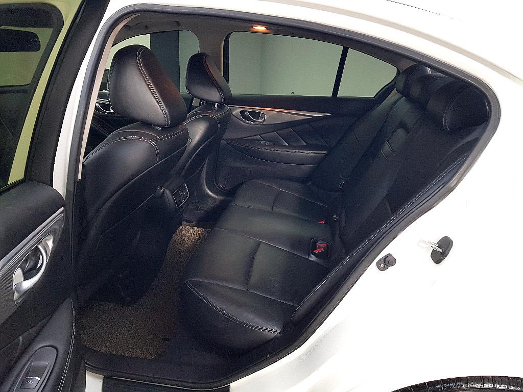 Infiniti Q - Vista 9