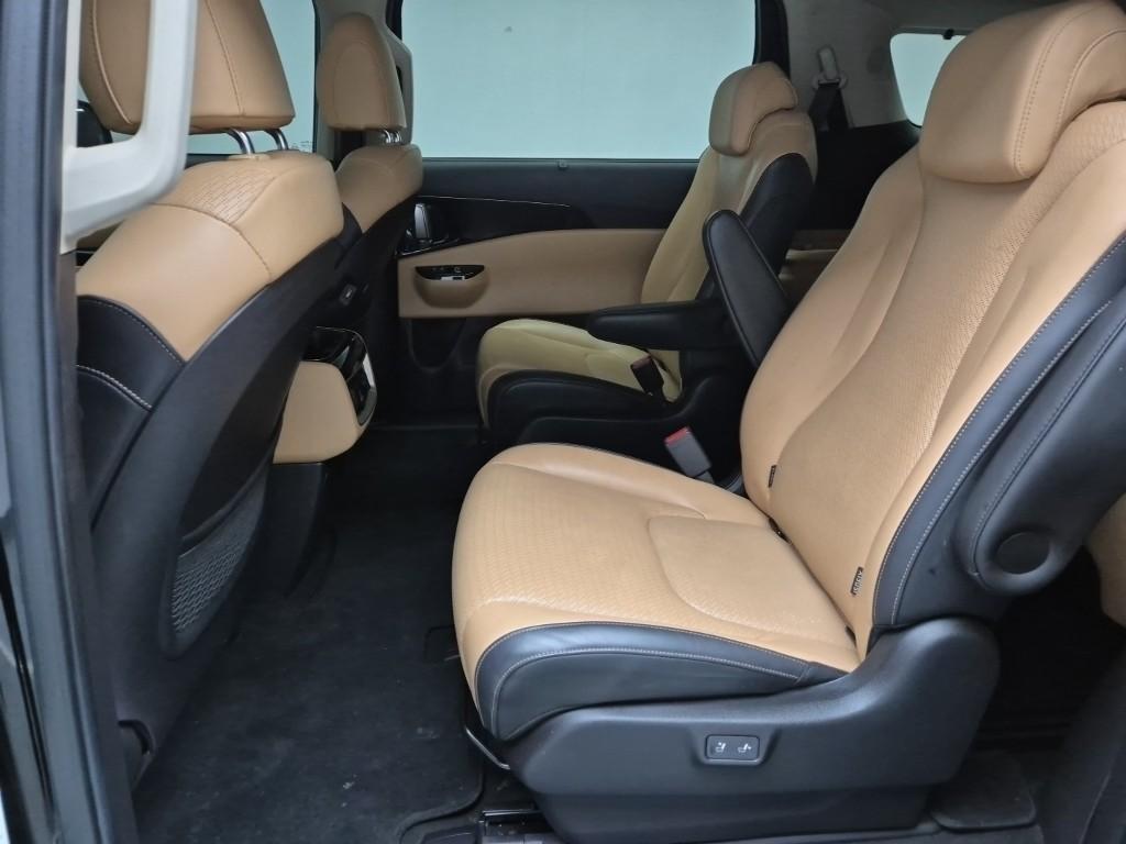KIA Carnival - Vista 12