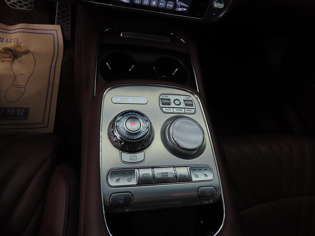 Genesis G90 - Vista 11